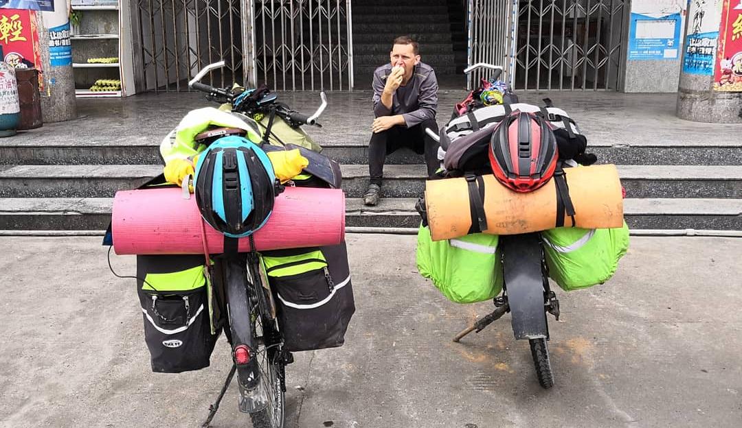 Авантюра до Бали: два барнаульца, 12 тысяч километров на велосипеде и сотка денег в кармане