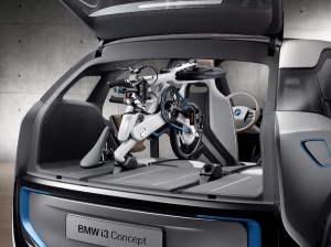 BMW к новому автомобилю предлагает «Ай-педелец»