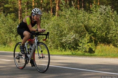 Велосипедистки из Барнаула на лидерских позициях в "полужелезной" дистанции триатлона Altai3Race