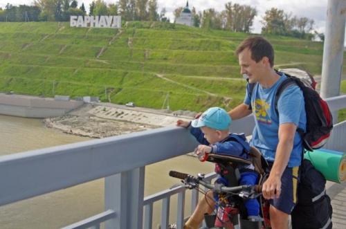 Выбор велосипедного кресла для малыша: Рекомендации барнаульских активных родителей к летнему сезону